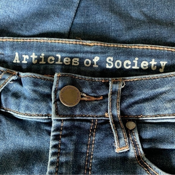 Women’s Articles of Society Heather High Rise Cropped Bilbao Distressed Jeans - Picture 3 of 7